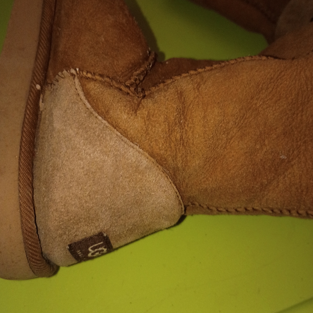 Used UGG boots - Picture 7 of 8